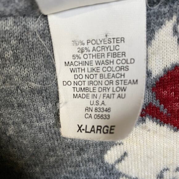 Winnie the Pooh XL Gray Fleece Pullover DISNEY CATALOG  Snowflakes Print 1/4 Zip - Picture 4 of 8